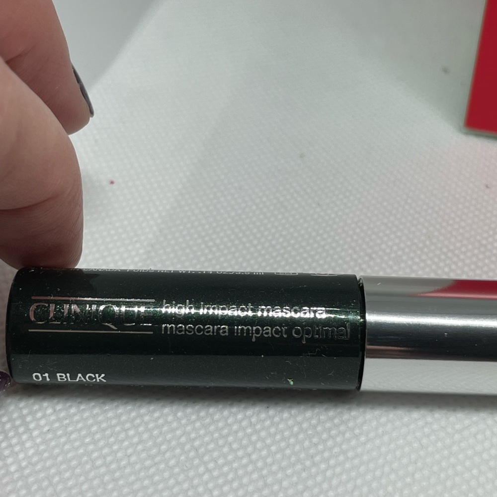 Clinique 4 piece set black mascara bare pop lipstick moisturizer & scrub cream - Picture 16 of 16
